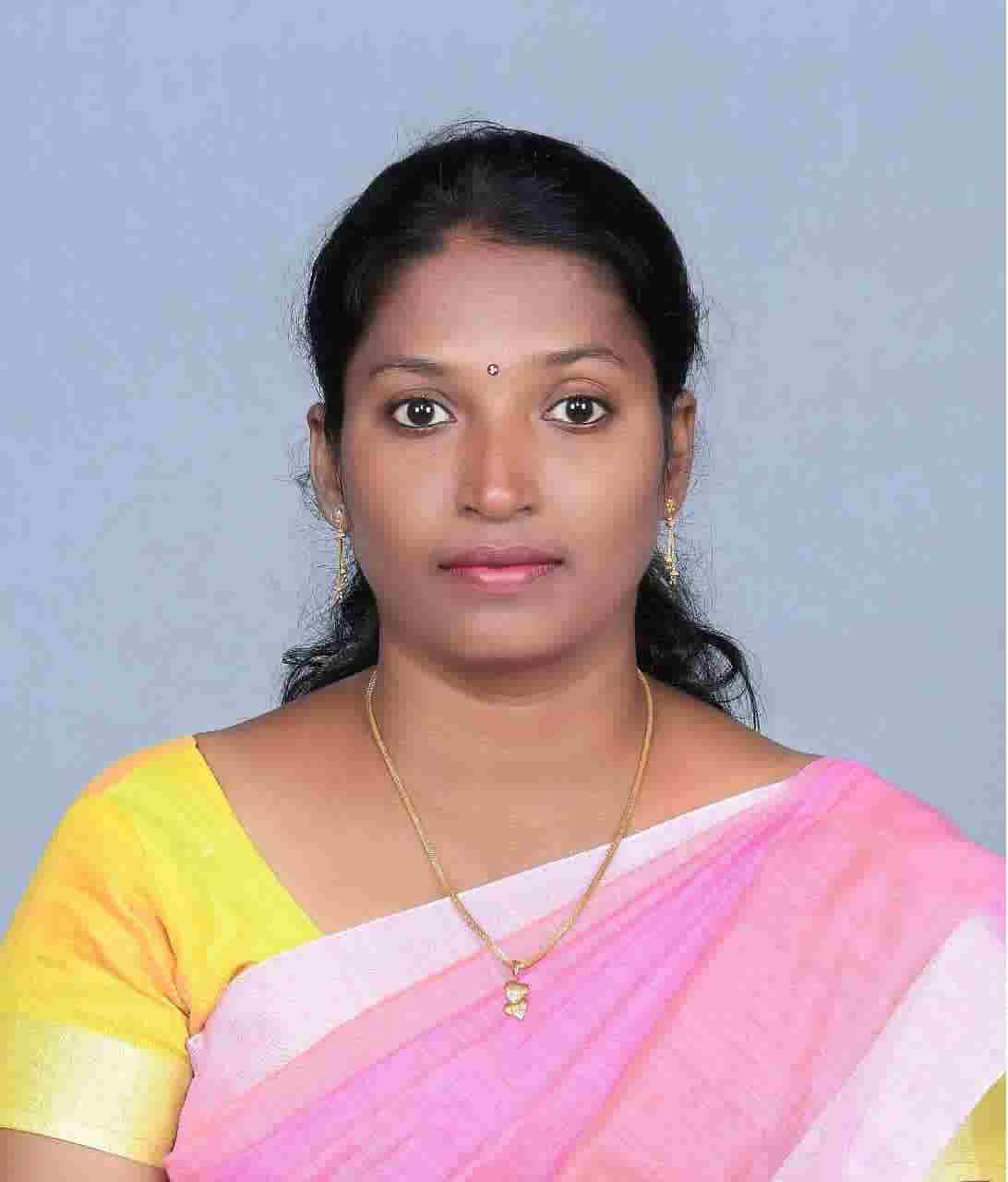 Photograph of Dr.THIRAVIDARANI J